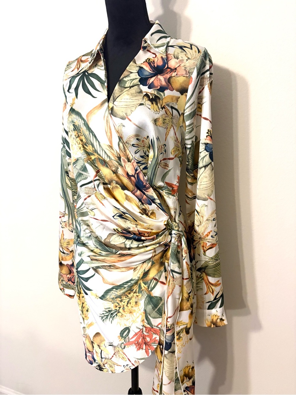 Floral Wrap Tunic Dress in size Medium - Picture 5 of 7